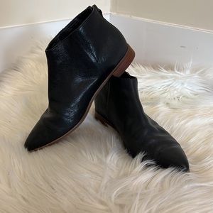 Come Haan Womens Ankle bootie size 6.5